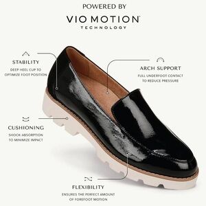 Vionic Women's Kensley Loafers in Black Crinkle Patent Leather. Size 10